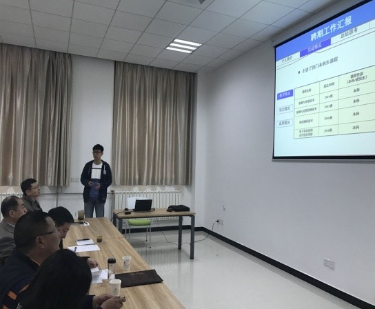 金星娱乐城
组织新进教师进行首聘期满述职汇报